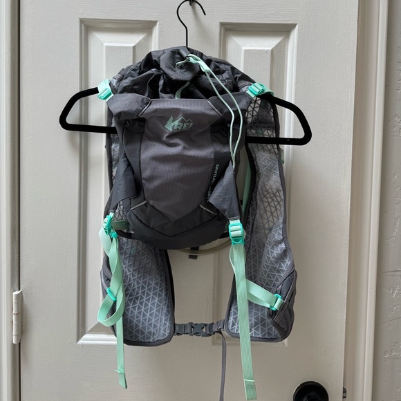 REI Co-op Women’s 2X/3X Swiftland Hydro Running Hydration Vest, Castlerock - Picture 5 of 13